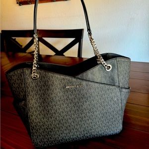 Michael kors tote purse and wallet set